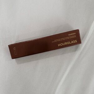Hourglass Vanish Foundation Brush in Brown Box